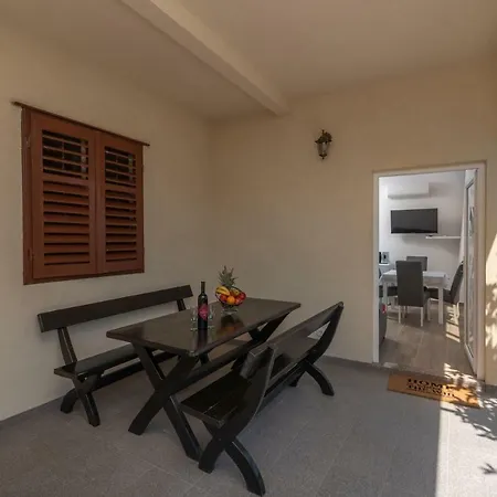 Niksi Apartment