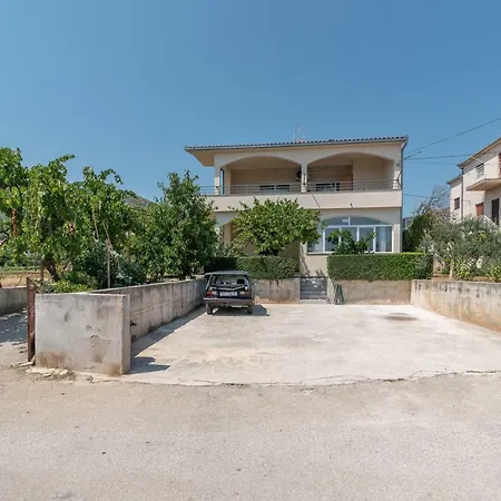 Apartament Niksi *